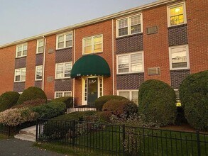 Building Photo - 210 Hillside Ave