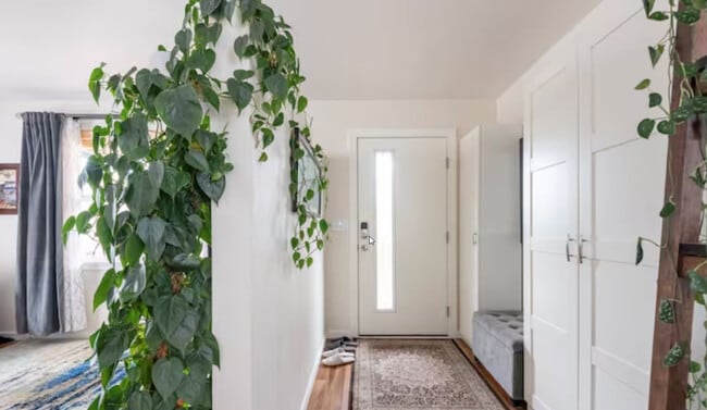 Entryway - 3804 NE 8th Ave