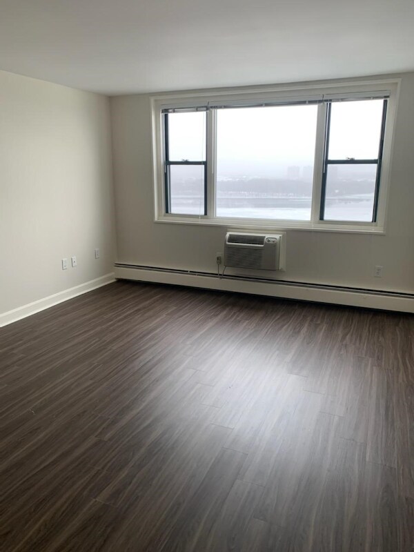 Building Photo - 700 Huron Ave
