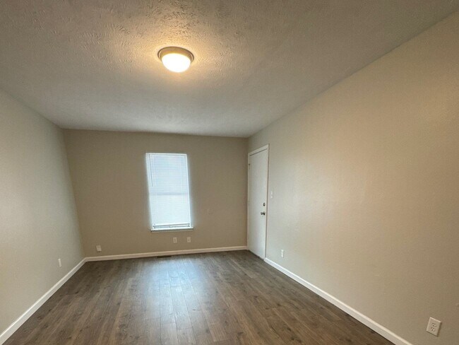 Building Photo - 275 Tinker Hill Cv