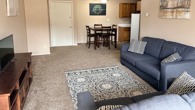 Building Photo - The Pointe on Fleur Apartments