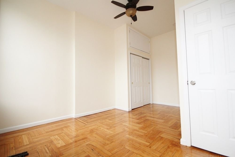 Building Photo - 559 Grand St