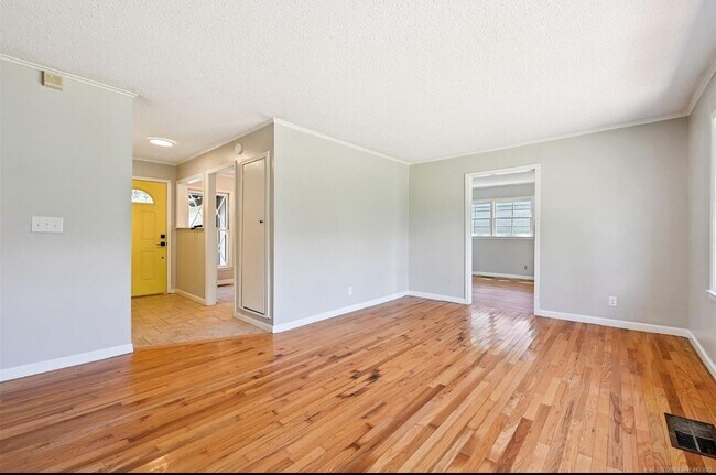 Foto del edificio - 4643 E 59th St