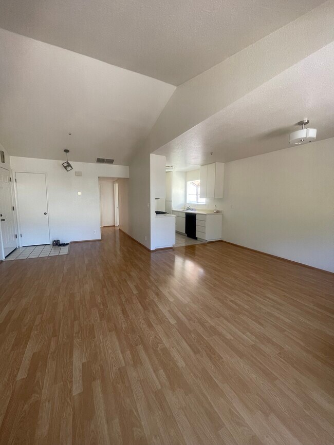 Entrance - 1026 San Luis Cir