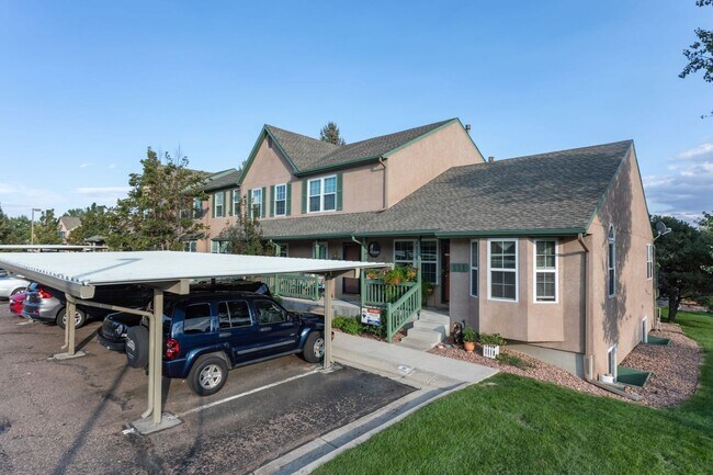 Building Photo - Great End Unit Townhouse in School District 20!