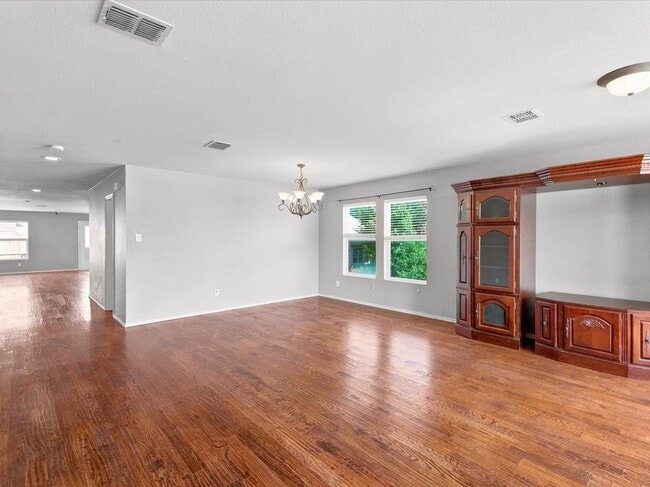 Foto del edificio - 13287 Fowler Dr