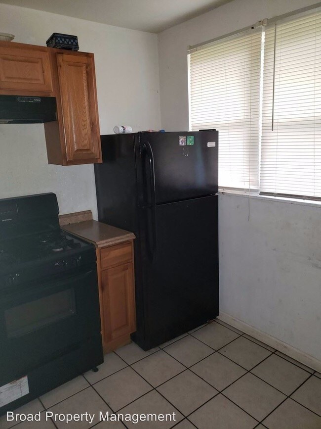 Building Photo - 2 br, 1 bath Apartment - 6806 Upland St