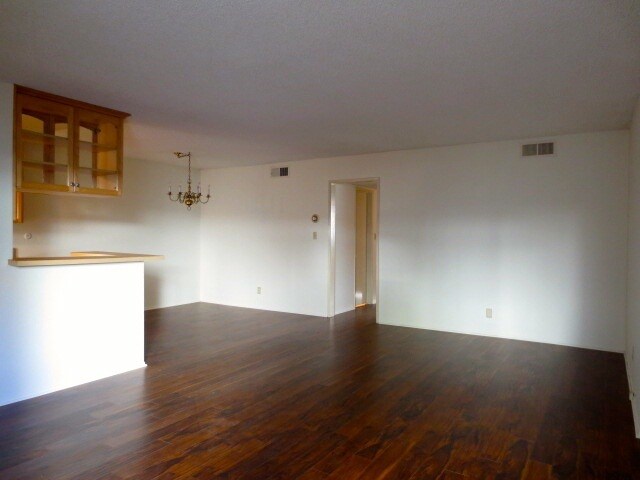 Foto principal - 5330 Zelzah Ave