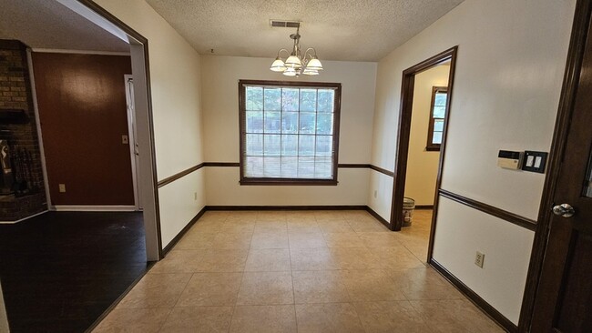 Building Photo - 6743 Amersham Dr