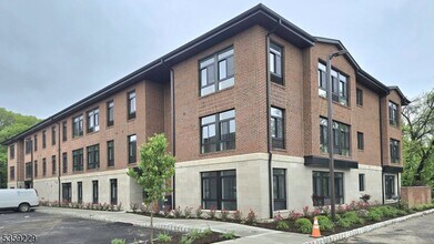 Building Photo - 135 Fairfield Rd