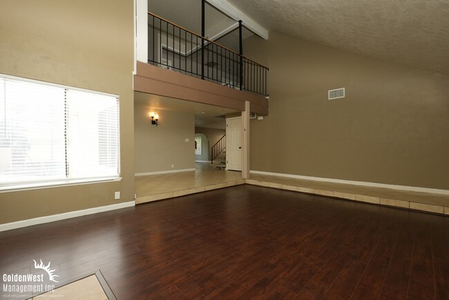 Foto del edificio - Spacious 4Bdm 2.5Ba Home with Loft in Las Vegas