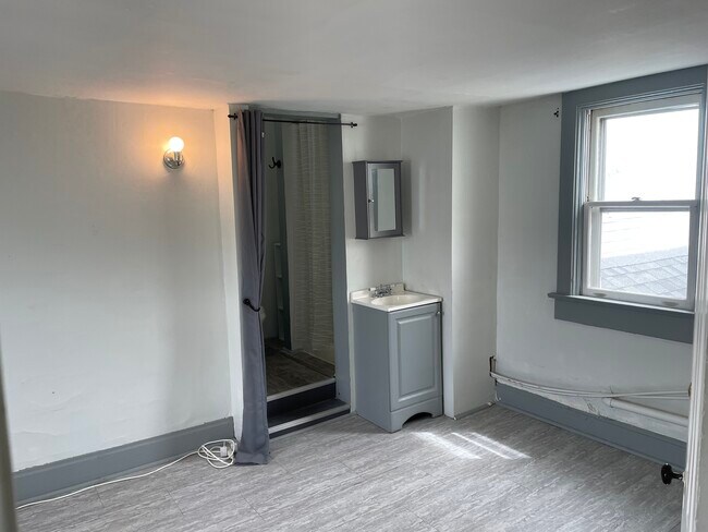 Building Photo - 430 6th Ave
