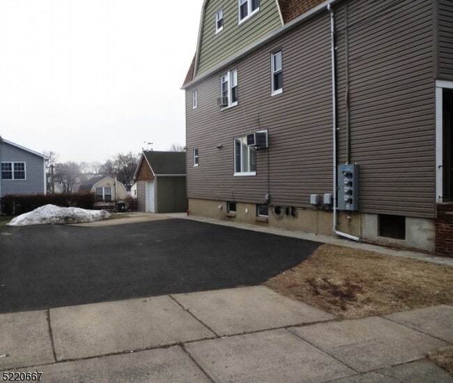 Building Photo - 216 Silver Ave
