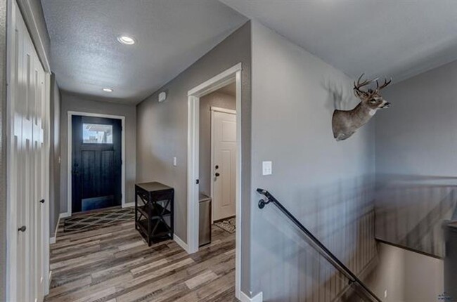 Building Photo - 4 BED | 3 BATH | TOWNHOME | DOUBLE GARAGE ...