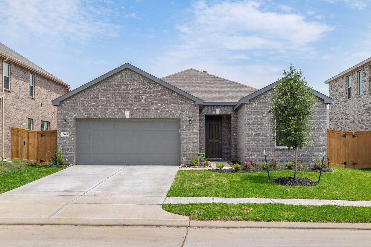 Foto principal - Come view this bright, contemporary home h...