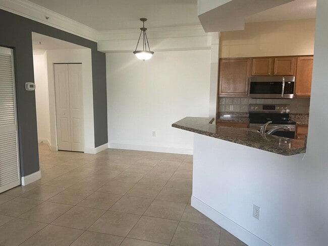 Foto del edificio - 9905 Baywinds Blvd