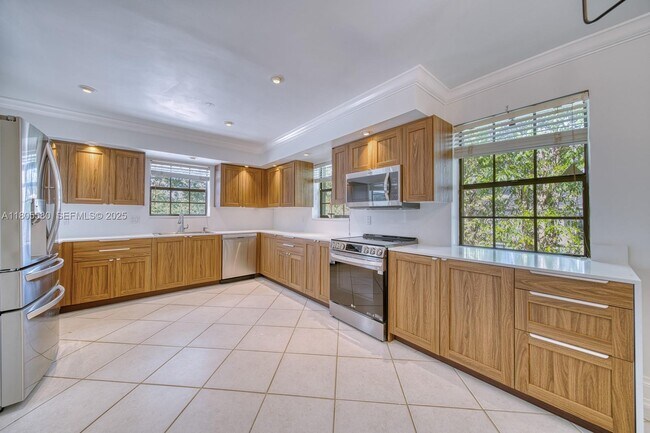 Building Photo - 1442 Coruna Ave