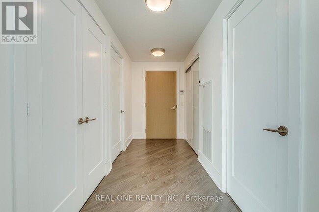 Building Photo - 1-811 Edgewater Dr