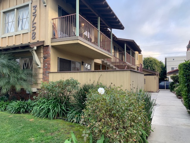 4 unit building - 3758 Redondo Beach Blvd