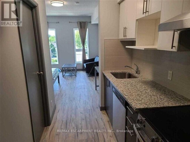 Photo du bâtiment - 77 Leland St