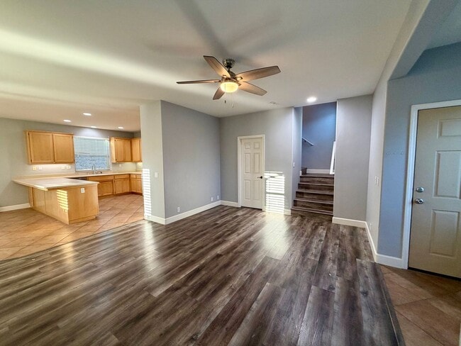 Building Photo - Beautiful 3 Bedroom 2.5 Bathroom Single Fa...