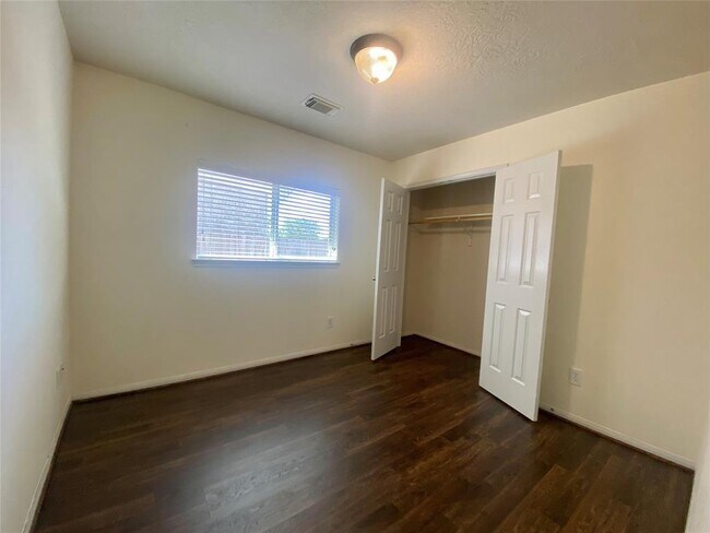 Foto del edificio - 13102 Castlewind Ln