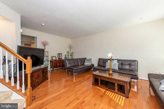 Foto del edificio - 7608 Willow Bottom Rd