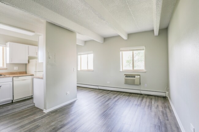 Building Photo - 815 E Ellsworth Ave