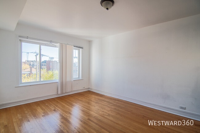 Foto del edificio - 7833 S Kingston Ave