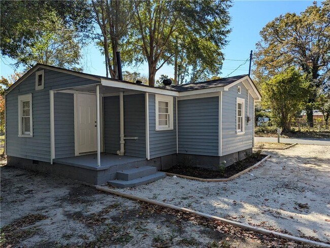 Building Photo - 318 Cude St