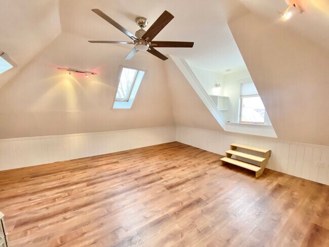 Building Photo - 69 Russell St