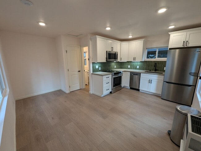 Building Photo - 1061 Reno Ave