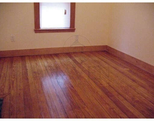 Foto del edificio - 32 Holyoke Rd