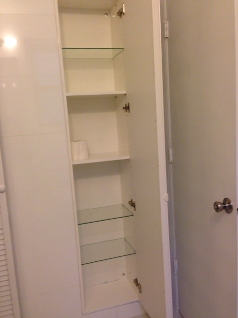 bathroom - 208 E 28th St