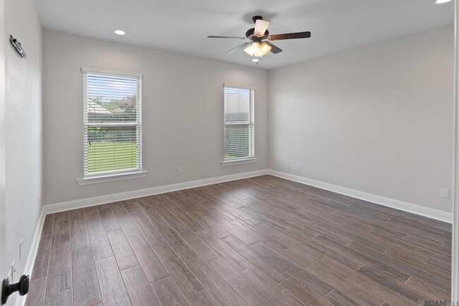 Building Photo - 439 Lake Breeze Dr
