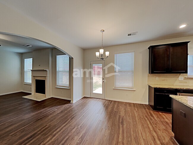 Foto del edificio - 1195 Creek Crossing Dr