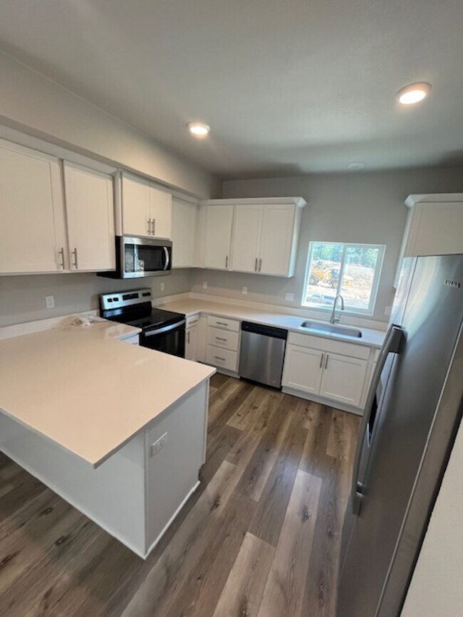 Building Photo - 2 Bedroom 2.5 Bath Home Newberg OR 97132