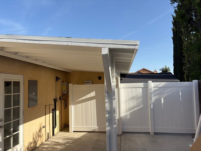 Foto del edificio - 8735 E Fairview Ave