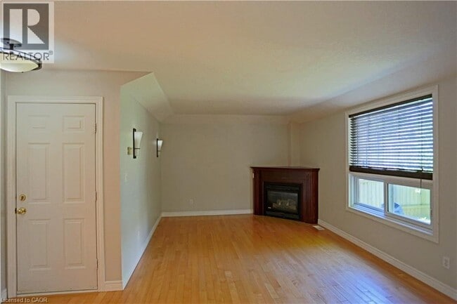 Photo du bâtiment - 632 Columbia Forest Blvd