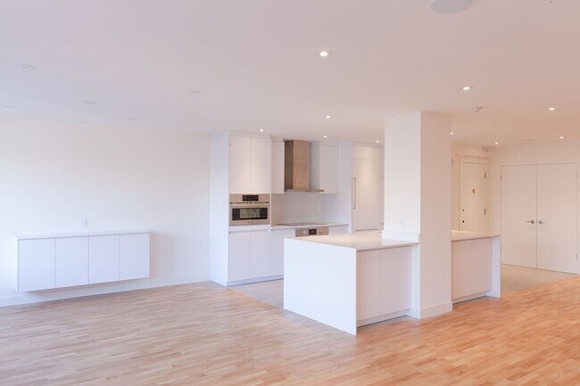Building Photo - 3468 Rue Drummond