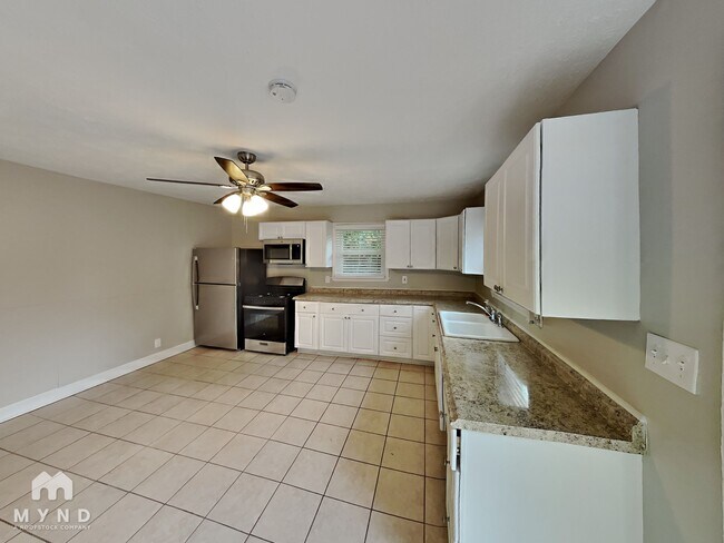 Building Photo - 3821 Rex Cir