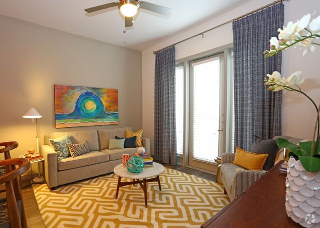 Foto del edificio - 6162 Maple Ave