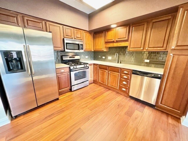 Foto del edificio - 100 S Emerson St