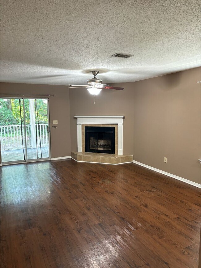Foto del edificio - Downstairs condo at Lake Chateau!