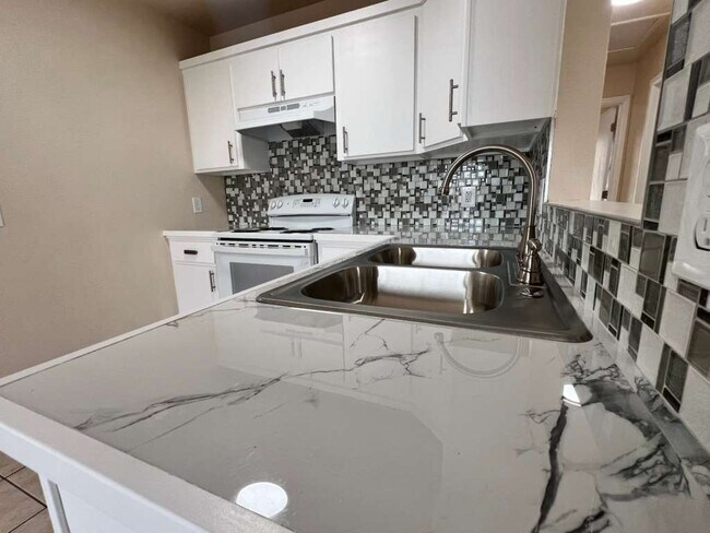 Foto del edificio - Alex Apartments