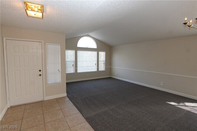 Building Photo - 6605 Vicuna Dr