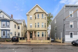 Building Photo - 66 Mozart St