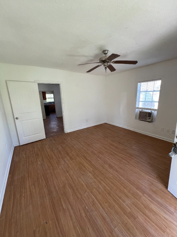 Building Photo - 424 Maple St