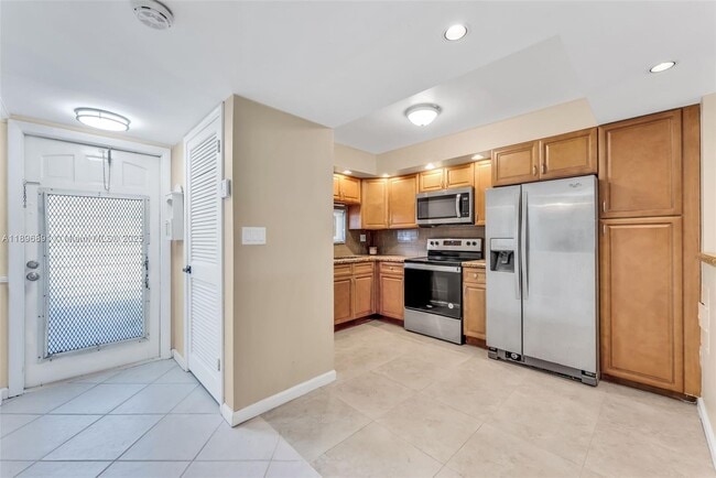 Foto del edificio - 9811 N Hollybrook Lake Dr