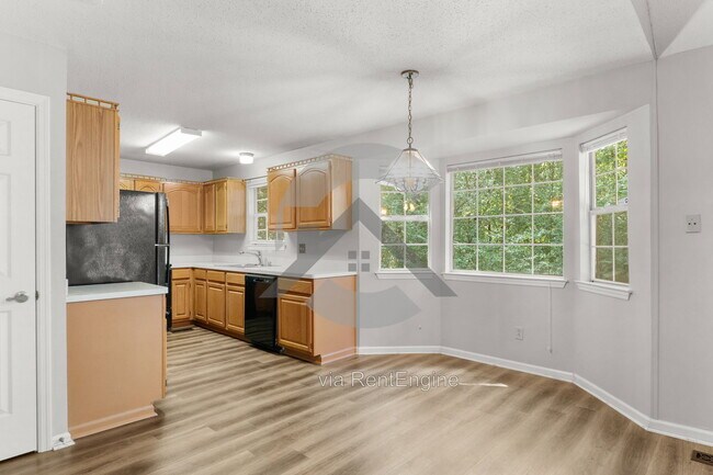 Building Photo - 16 Scarlet Maple Ct